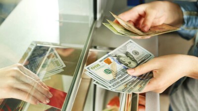 Сколько стоят рубль и доллар в обменниках Казахстана 7 июля