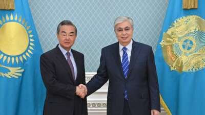 Глава МИД Китая Токаеву: Си Цзиньпин весьма дорожит личной дружбой с Вами