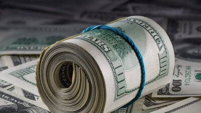 Сколько стоит доллар на бирже и в обменниках перед выходными