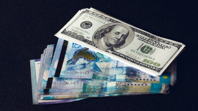 Тенге укрепился к доллару на бирже KASE