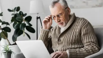 Маленькая пенсия или энтузиазм? Почему пожилые казахстанцы продолжают работать