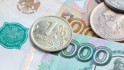 Рубль ослаб к тенге на бирже вслед за долларом