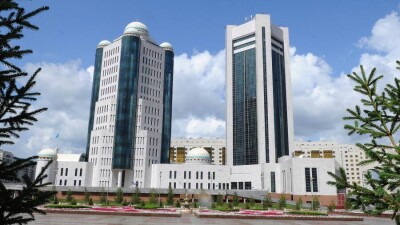 Маулен Ашимбаев представил президенту итоги работы сената