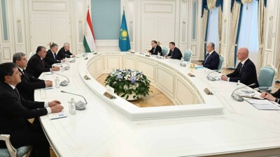 "Дорожу дружескими отношениями". Токаев и Рахмон обсудили развитие казахско-таджикского сотрудничества