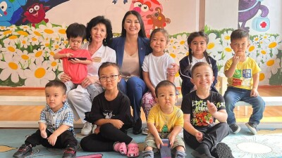 Фонд "Қазақстан халқына" купил для 10 низкорослых детей уникальный препарат, вызывающий рост костей