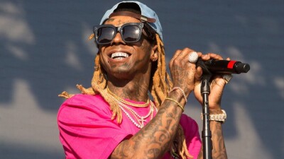 Трамп помиловал рэпера Лил Уэйна, своего экс-советника Бэннона и бывшего инженера Uber Левандовски