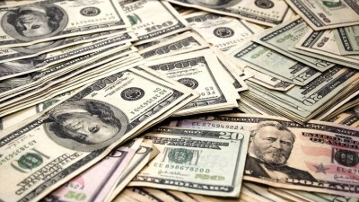 Доллар снова значительно подорожал к тенге на бирже, рубль ослаб