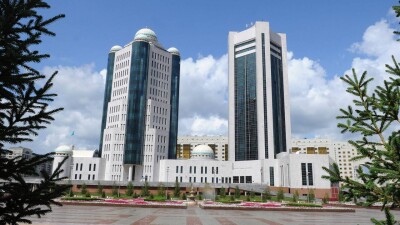 Парламент принял закон о заморозке пенсионного возраста для женщин на пять лет