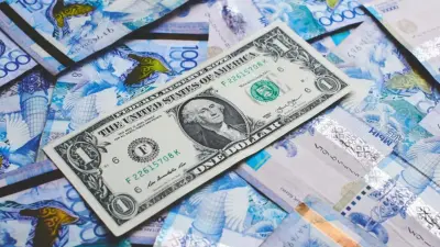 Курс доллара снизился на 3 тенге на бирже, но аналитики не верят в укрепление нацвалюты
