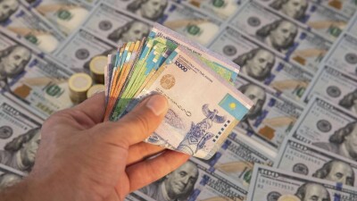 Курс доллара упал на бирже на 3,5 тенге