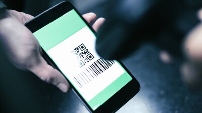 В Павлодаре водители автобусов меняли QR-коды для оплаты проезда и получали деньги на свои личные счета