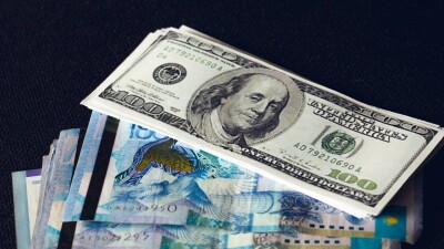 Сколько стоит доллар на бирже и в обменниках Казахстана 25 декабря