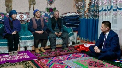 Увеличат выплаты и погасят кредиты: Байханов встретился с родными погибших при обвале на "Майкаинзолото"