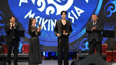 Садыр Жапаров присвоил Димашу Кудайбергену звание народного артиста Кыргызстана