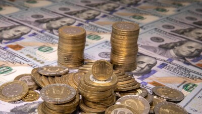 Тенге укрепился к доллару на торгах KASE