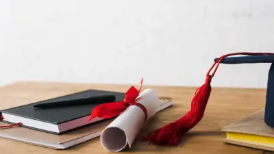 Спецслужбы решили проверить знания отличников в день вручения аттестатов и задержали главу школы в Туркменистане