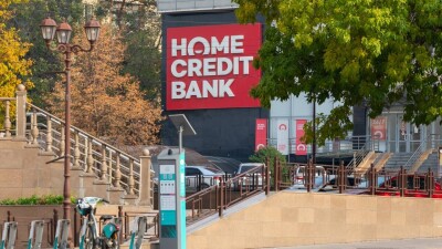 Владелец 35% Home Credit Bank Шмейц предложил остальным акционерам банка продать свои доли