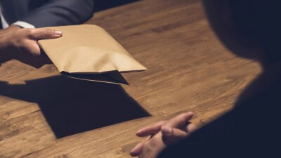 "Обещала смягчить приговор Бишимбаеву". Астанчанку подозревают в присвоении 100 млн тенге