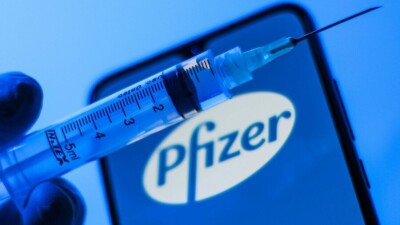 В США срок хранения вакцины Pfizer в обычном холодильнике увеличили до месяца