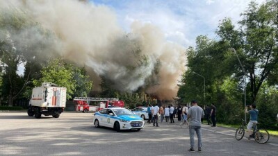 В Алматы горит павильон выставочного комплекса "Атакент"