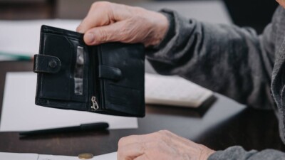 МВД: Банки обязали обманутую женщину выплачивать по кредитам по 350 тысяч в месяц при пенсии в 150 тысяч тенге