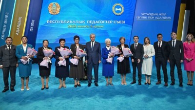 Кому президент присвоил почётное звание за достижения в сфере образования