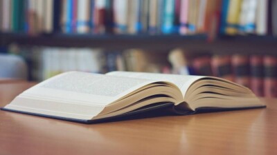 Школьникам выдадут учебники до 20 июня, чтобы у них была возможность готовиться к новому учебному году летом