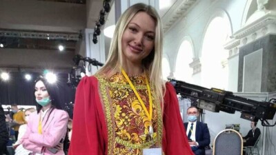 Журналисты пришли на пресс-конференцию Путина в народных костюмах