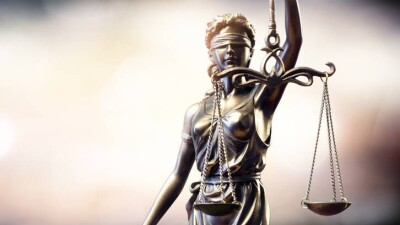 Следователю ДЭР Алматы вынесли приговор по делу о гибели мужчины, который выпал из окна после допроса