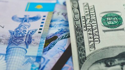 Тенге ослаб к доллару на утренних торгах. Сколько стоит инвалюта в обменниках