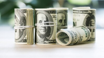 Биржевой курс доллара к тенге вырос на 3,4 тенге перед выходными