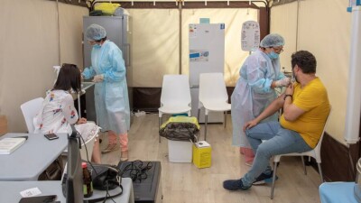 В пять раз сократилось за неделю число казахстанцев, получающих первый компонент вакцины