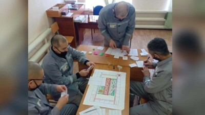 В колонии Павлодарской области осуждённые осваивают азы ведения бизнеса, играя в "Монополию"