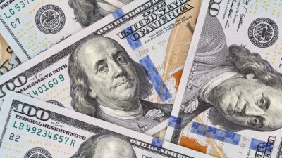 Доллар подешевел на KASE и в обменниках Казахстана
