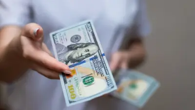 Курс доллара снизился к тенге на бирже 16 сентября