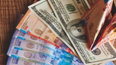 Сколько стоит доллар на бирже и в обменниках Казахстана 23 декабря