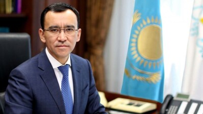 Переболевший коронавирусом спикер сената Маулен Ашимбаев вернулся к работе в очном формате