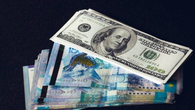 Доллар подорожал почти на 8 тенге на KASE