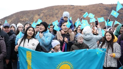 Под единым флагом: как отметили День Республики в разных регионах страны