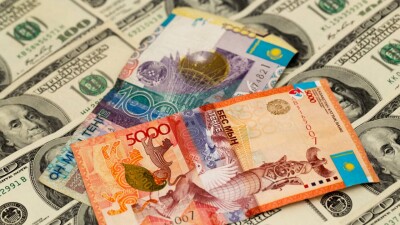 Курс доллара к тенге ещё немного вырос на бирже перед выходными