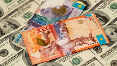 Курс доллара снизился на бирже перед выходными