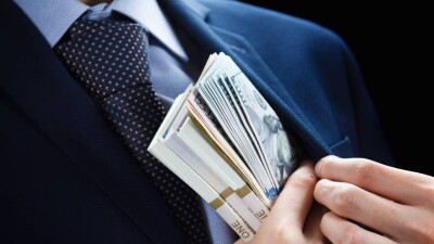 Экс-чиновника подозревают в хищении 1,2 млрд тенге, выделенных на строительство дорог в Акмолинской области