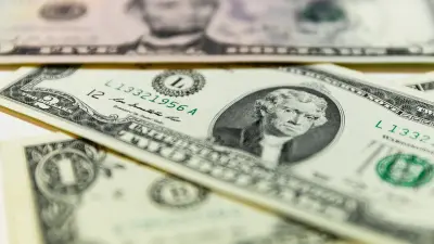 Курс доллара снизился на 5 тенге на бирже 10 апреля