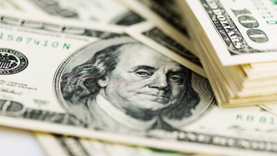 Курс доллара снизился к тенге на бирже 21 августа