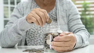 Парламент принял закон о повышении пенсии в Казахстане с 1 января 2026 года