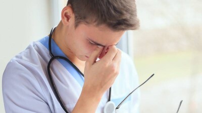 В Минздраве назвали категории медиков, которые получат доплаты за вредность вместо отменяемых с 1 октября надбавок