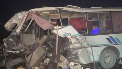 Четыре человека погибли при столкновении грузовика с автобусом в Карагандинской области