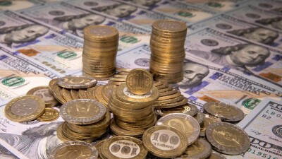 Тенге укрепился к доллару на KASE