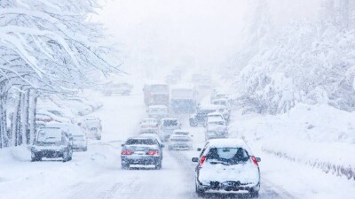 В каких случаях водителей будут штрафовать за выезд в непогоду, объяснил глава МЧС