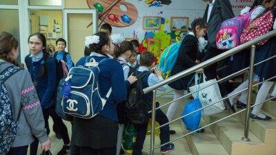 Норму, по которой перевести ребёнка в другую школу можно только во время каникул, пересмотрят в Казахстане